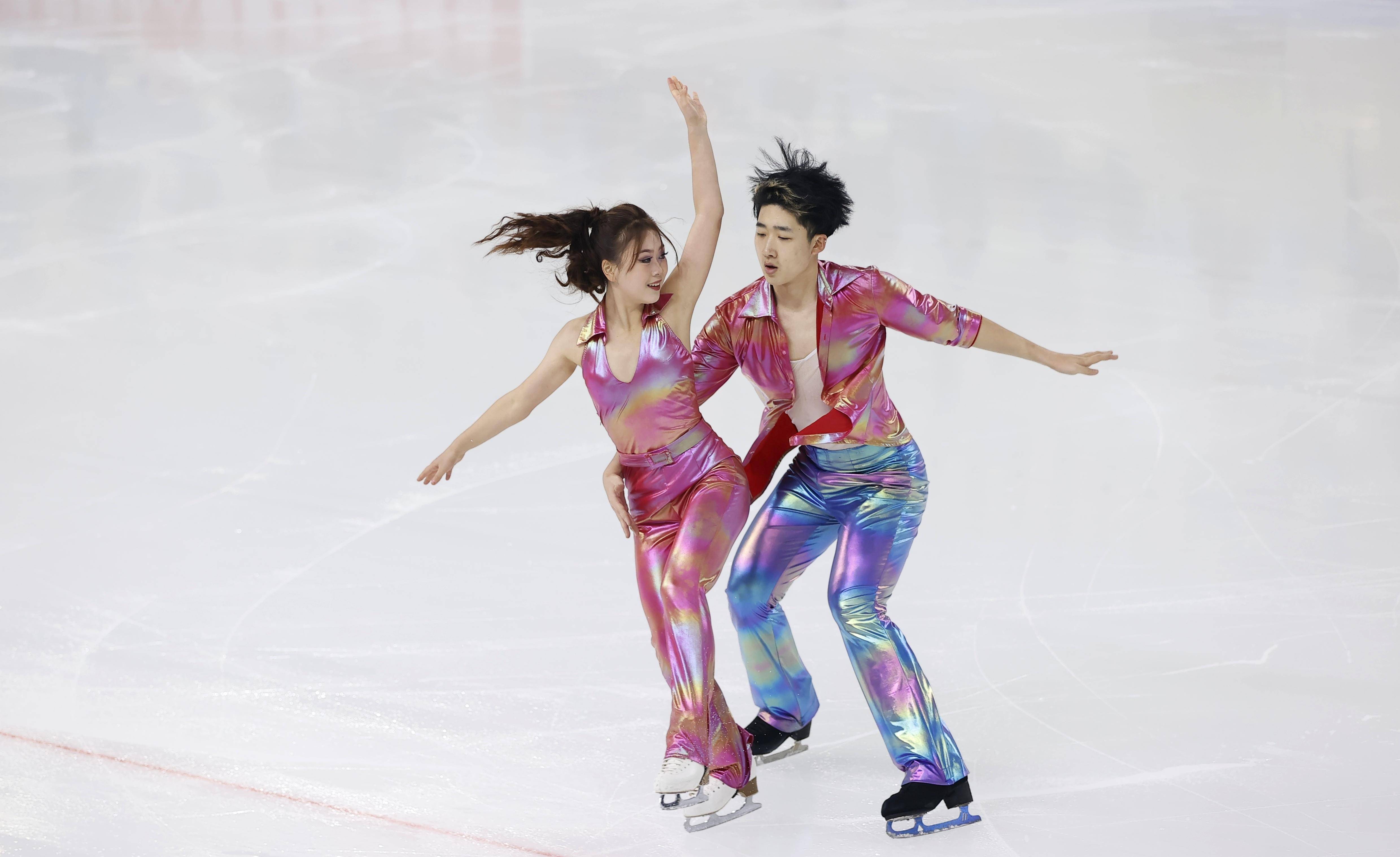 冬季滑冰灯光秀,冰上运动与艺术完美融合的简单介绍 冬季滑冰灯光秀,冰上运动与艺术完美融合的简单介绍