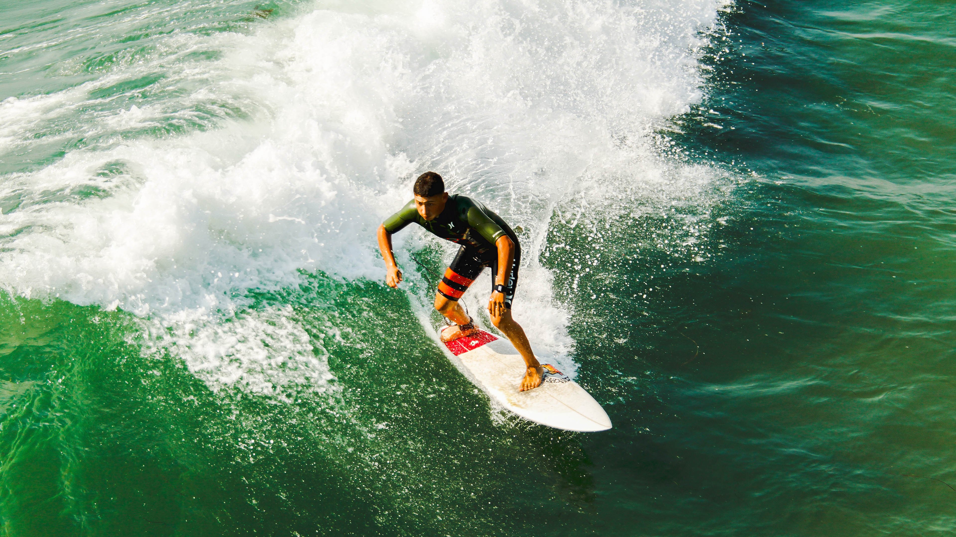 夜光城市跑,灯火点点中的运动狂欢,夜间灯光城市